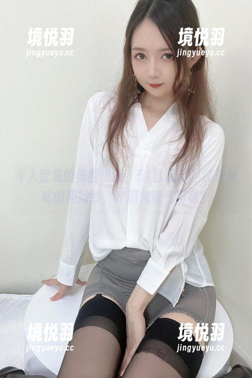 令人窒息的美图更新，51酱又穿上那条神秘的黑婚纱，咋那么有气质呢？