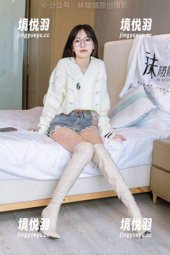 BoBoSocks袜啵啵 - 甜甜圈和她的两双高跟鞋，对比起来像是亲密的好朋友，私房原图丢给你，快来瞧！