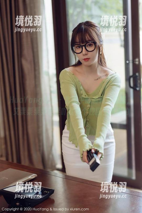 HuaYang花漾 - 套图中的莉莉与校服，艾栗栗栗栗栗栗吖就像个校园女神似的
