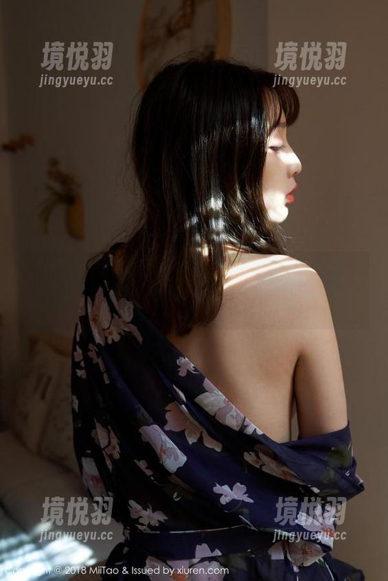 MiiTao蜜桃社-琉璃lily MiiTao蜜桃社 - 一边洗澡一边想,琉璃lily的浴缸写真到底该不该下载?
