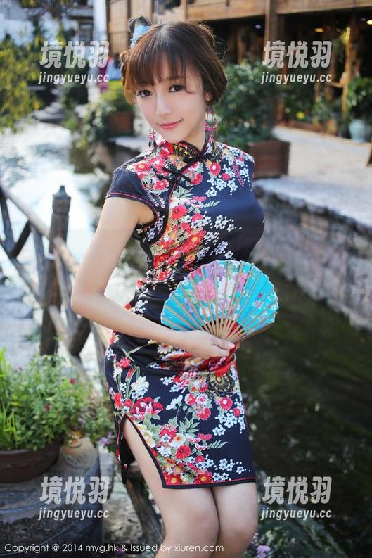 MyGirl美媛馆 - 套图《白裙》的小海臀rena，有一种无奈的青春气息，这裙子是要把谁迷倒呢？