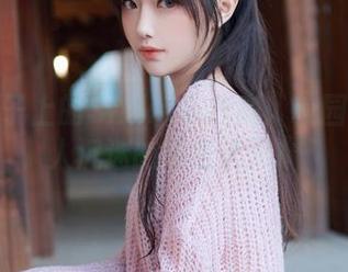 教室桌子上的Shika小鹿鹿:校园美图让人沉迷的壁纸选择!