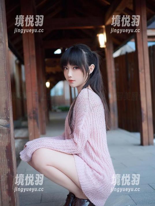 教室桌子上的Shika小鹿鹿：校园美图让人沉迷的壁纸选择！