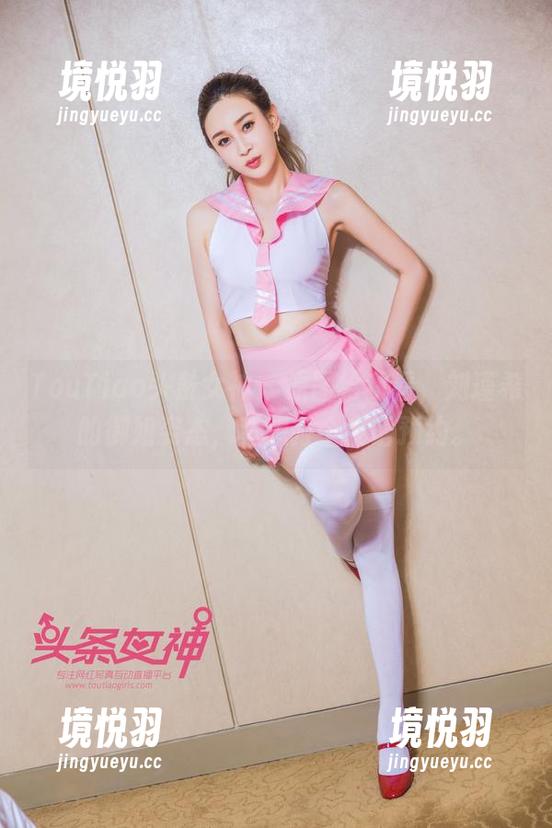 TouTiao头条女神 - 原图给我看，刘瑾希的御姐姿态，真想打个电话预约。