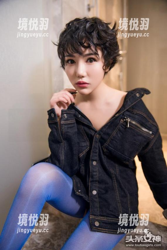 TouTiao头条女神 - 林依依长腿写真，图库里的小秘密，慢慢来发现哦。