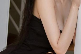 UGirls尤果网 - 信悦儿终极校园图集：哈哈，看这图像是不是在传递“我该上学还是追星”的烦恼？