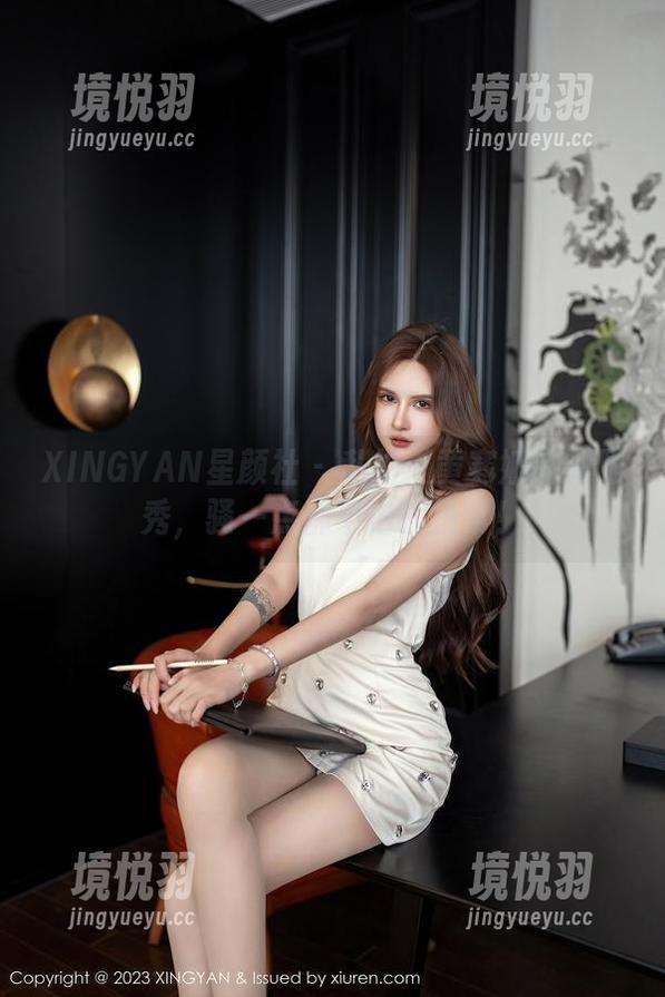 XINGYAN星颜社 - 私拍：黄寒娜的制服秀，骚一点都不怕的日常！