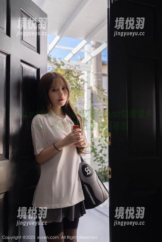 Xiuren秀人网-小泡芙winna Xiuren秀人网 - 小泡芙winna的眼镜手记:私拍之旅充满突发奇想