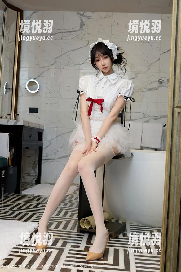 Xiuren秀人网 - 在熊吖BOBO的私人照片中，少女似乎在说‘快来抓我！’哈哈，说得太有意思！