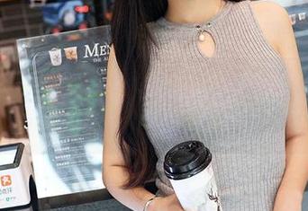 YouMi尤蜜荟 - 小热巴高跟鞋写真,在线欣赏这一副“我和靴子不得不说的事”。