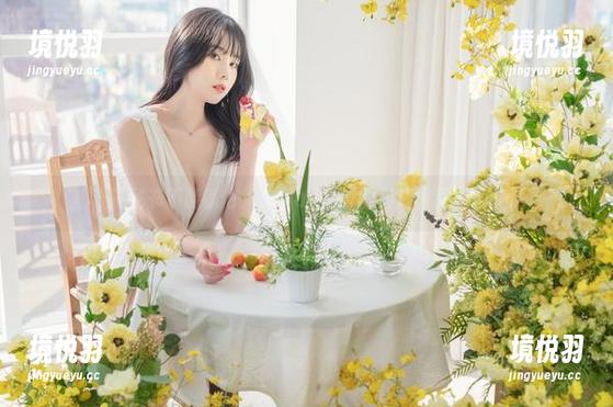 谁说秘书不能惊艳：Yuna(윤아)的图片和资源双丰收