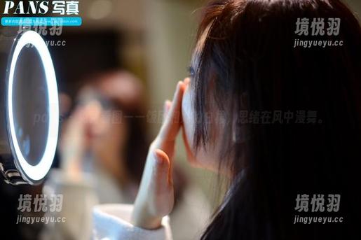 pans - 免费看图——饭团和她的白裙，思绪在风中漫舞。