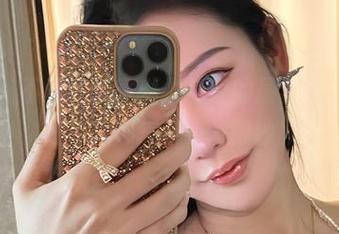 微密圈 - 不爱笑的赛琳办公室的最新探戈，原图还原，那气氛……微妙。
