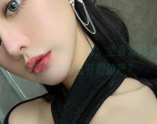 微密圈 - 不爱笑的赛琳图包：全身渔网造型，拍摄过程也该挺有趣的吧？