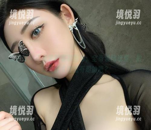 微密圈 - 不爱笑的赛琳图包：全身渔网造型，拍摄过程也该挺有趣的吧？