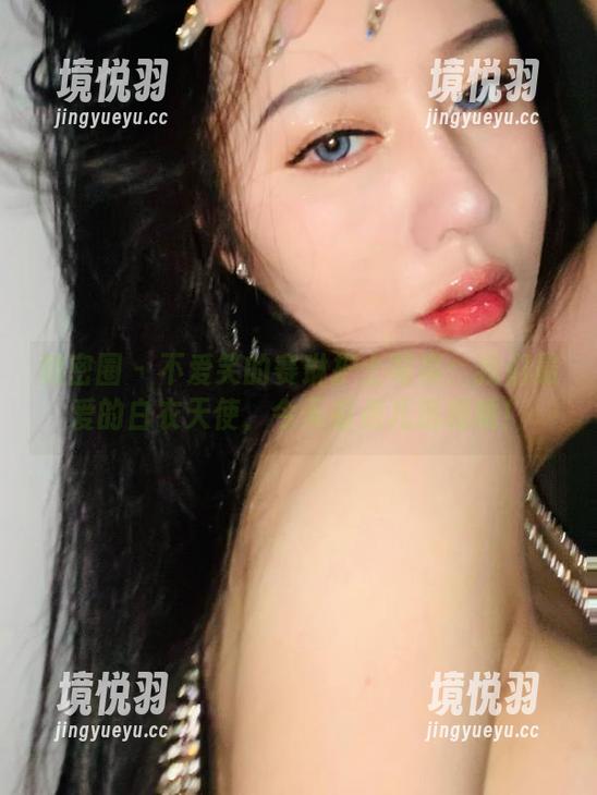 微密圈 - 不爱笑的赛琳护士写真：我们最爱的白衣天使，今天有点儿违和哦！