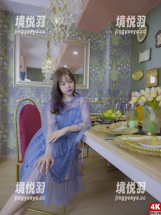 丽柜 - 壁纸上，职业装的语寒看上去那么干练，但我满脑都是打破这份干练的其他可能。