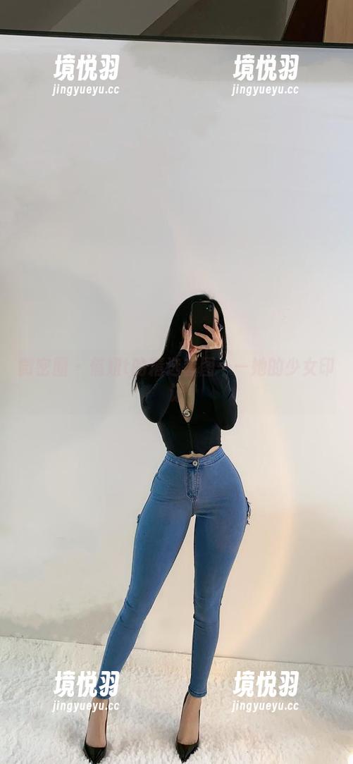 微密圈 - 俏妞t的精选套图——她的少女印记