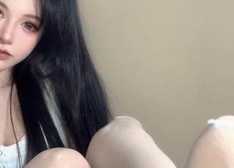 盯着倦倦喵的定制之作,吊带和白丝竟然也能相问,而我只是路过。