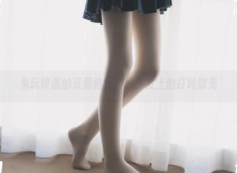 兔玩映画的资源狗：白丝沙发上的打盹时光