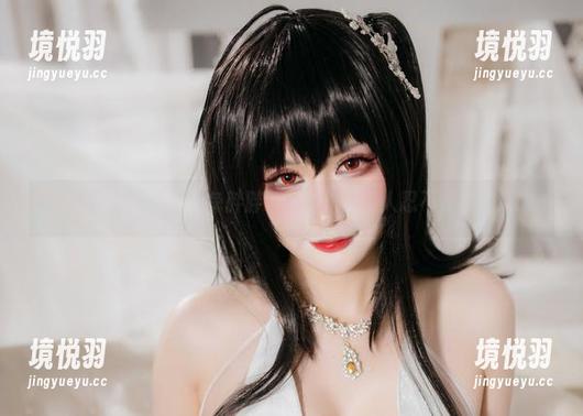 看这云朵般的红裙，兔胖胖min的作品让人忍不住多看几眼。