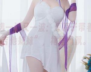 美图精选一波又一波:凉凉子带着她的“吉他妹妹”,裙摆飘飘。