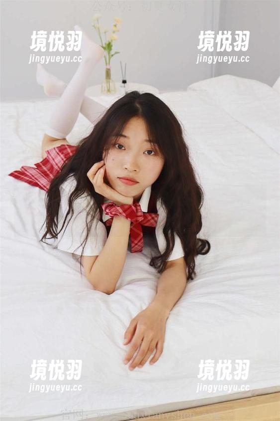 初夏女神 - 看！柒柒把校园里变成了美图的跑马场！