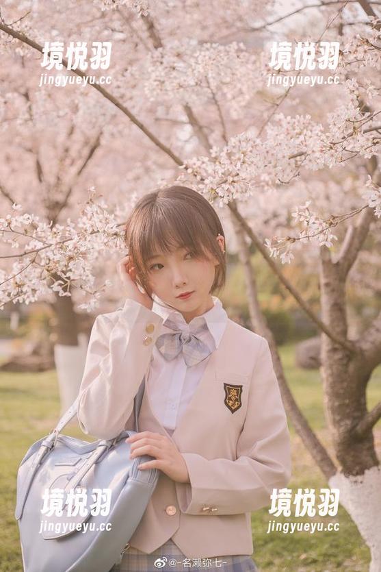 名赖弥七 名赖弥七的夏日写真,在高清里隐藏着不为人知的小乐趣。