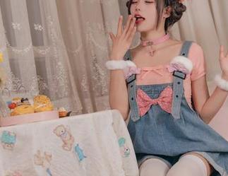咬一口兔娘丝袜套图,私拍的时候让我不小心多看了两眼……