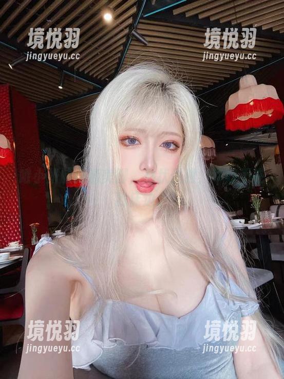 啾小妍的高清美脚，形状优雅，幸好不在我床边。