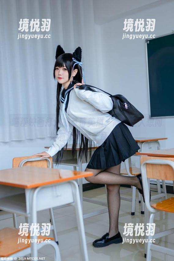 喵糖映画 喵糖映画打造的草莓美眉,简直让人想问她有没有兔子耳朵。