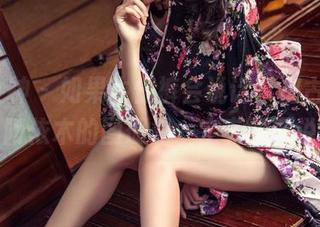 头条女神 - 如果牛仔裤会说话，那古丽苏·阿依木的图册里一定有话要说