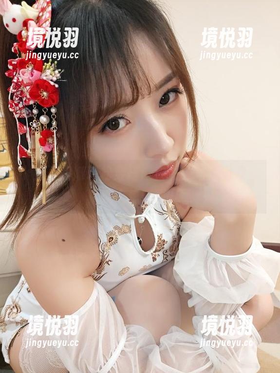 小女巫露娜 小女巫露娜轻松穿搭:白衬衣写真分享,真让人想多看几眼