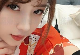小女巫露娜空姐合集更新,依旧是让人心神荡漾的风格?