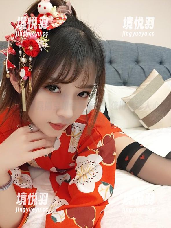 小女巫露娜空姐合集更新，依旧是让人心神荡漾的风格？