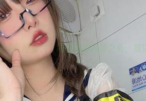 论小泉学姐吖的自拍:网盘里的微妙之处,难以言喻?