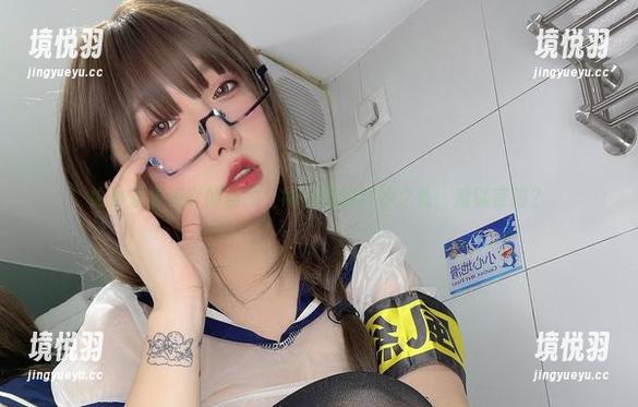 论小泉学姐吖的自拍：网盘里的微妙之处，难以言喻？