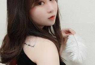 私拍时刻,是依酱呀的旗袍图集,欲说还休