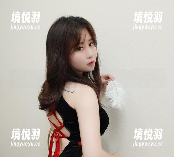 私拍时刻，是依酱呀的旗袍图集，欲说还休