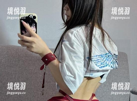 微密圈 - 桃沢樱呀：泳装合集，好像一滴水都能看见清晰的反射