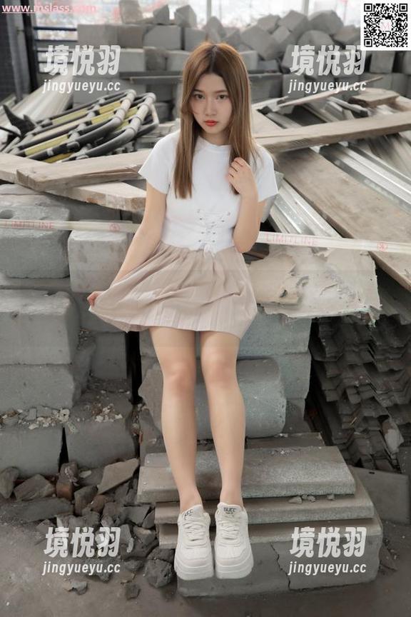 梦丝女神 - 最新写真：香萱的黑色衣柜到底藏了多少春秋啊！