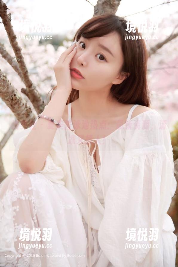 波萝社 - 夏美酱泳池热点：最新资源，清凉又撩人！