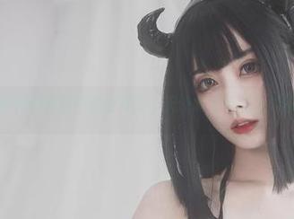 在清颜真德秀的私拍合集里，天使的淡定与地球的嘈杂