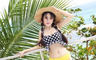 爱蜜社 - 说说这张精选原图,格格污巫的秘书造型也太走心了吧。