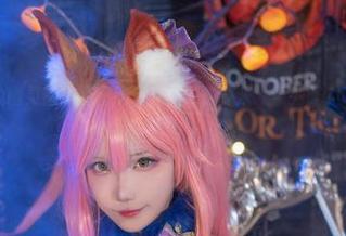 狐萝卜呦的幽灵鲨写真图册是“美丽是虾米”系列吗？瞧这姿势，鲨鱼追得上吗？