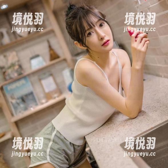 私拍或美图？王羽杉的黑色吊带仿佛在挑衅，真心觉得这条衣服好高级！