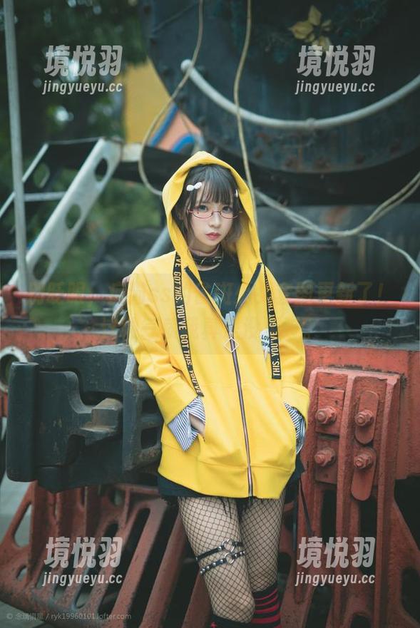 别眨眼，疯猫ss的雀斑少女套图更新了！这种气质我真是没见过。