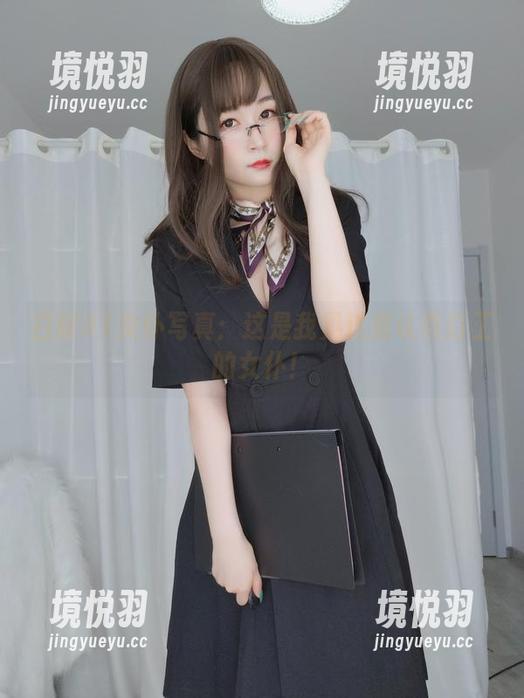 白银81女仆写真：这是我见过最认真打工的女仆！