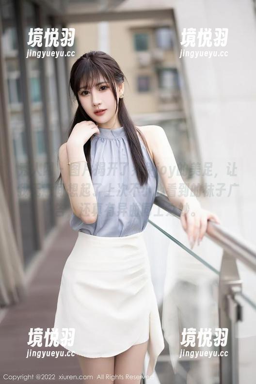 秀人网-乔伊joy 秀人网 - 图片揭开了乔伊joy的美足,让我无意间想起了上次不小心看到的袜子广告,还真有异曲同工之妙。
