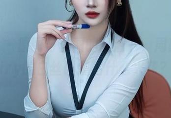 秀人网 - 原图与套图的浪潮下,周慕汐fairy的白丝碰撞出什么火花?